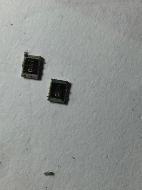 Composants CMS deposes, a l'echelle du millimetre